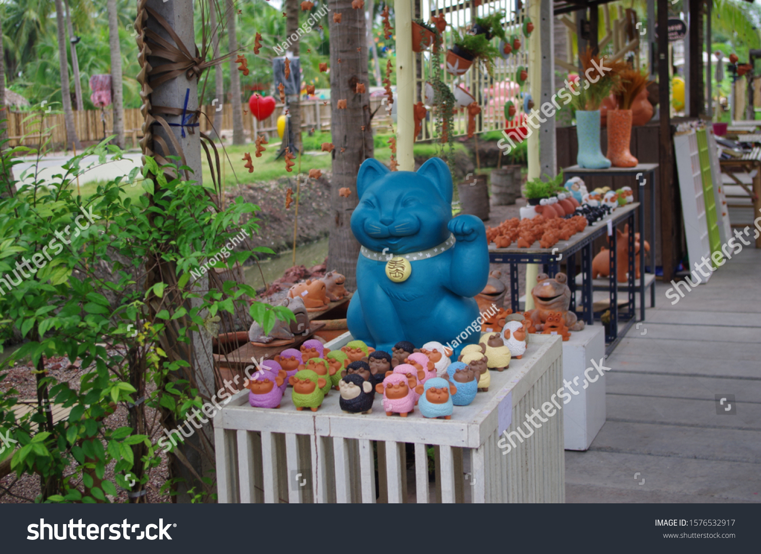 maneki neko thailand