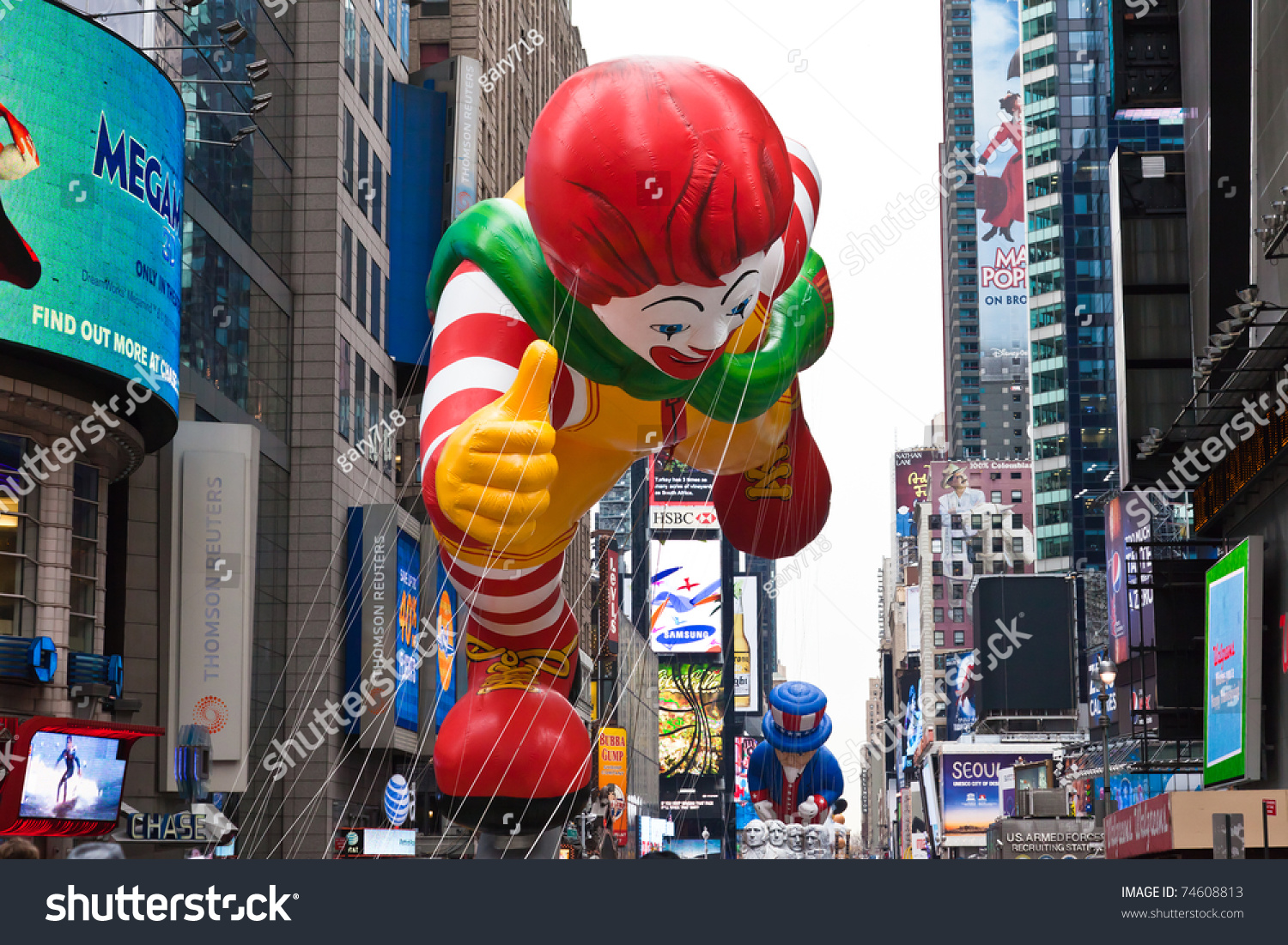 Manhattan - November 25 : Mcdonald'S Character Balloon Passes Times ...