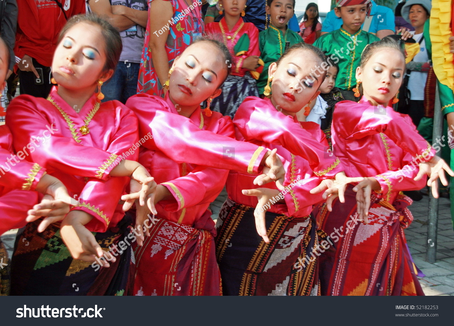 Manila, Philippines –April 24: Street Performer Showcase Filipino ...