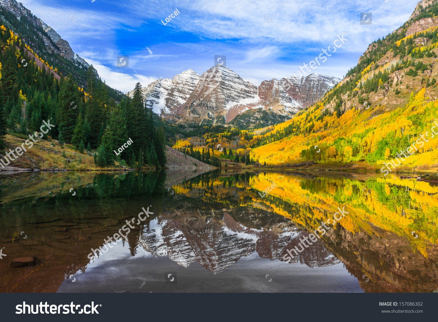 Maroon Bells And Its Reflection In Maroon Lake As Fall Foliage In Peak ...