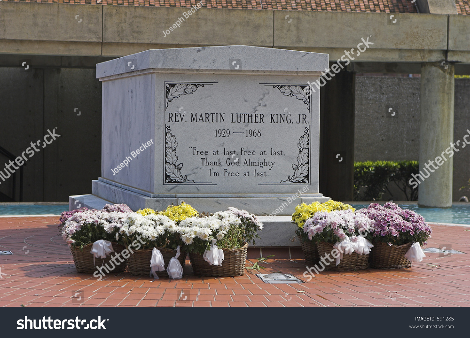 Martin Luther King Grave Stock Photo 591285 - Shutterstock