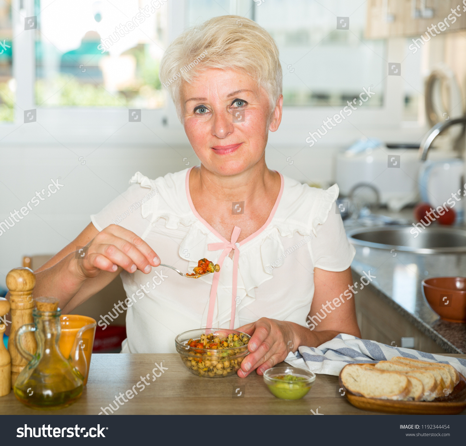 mature women eating out News on britney spears sex tape