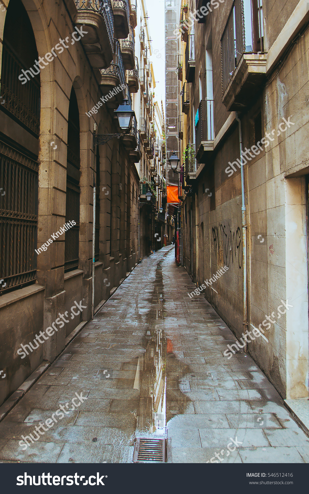 Maze Old Narrow Streets Barcelona Spain Stock Photo Edit Now 546512416