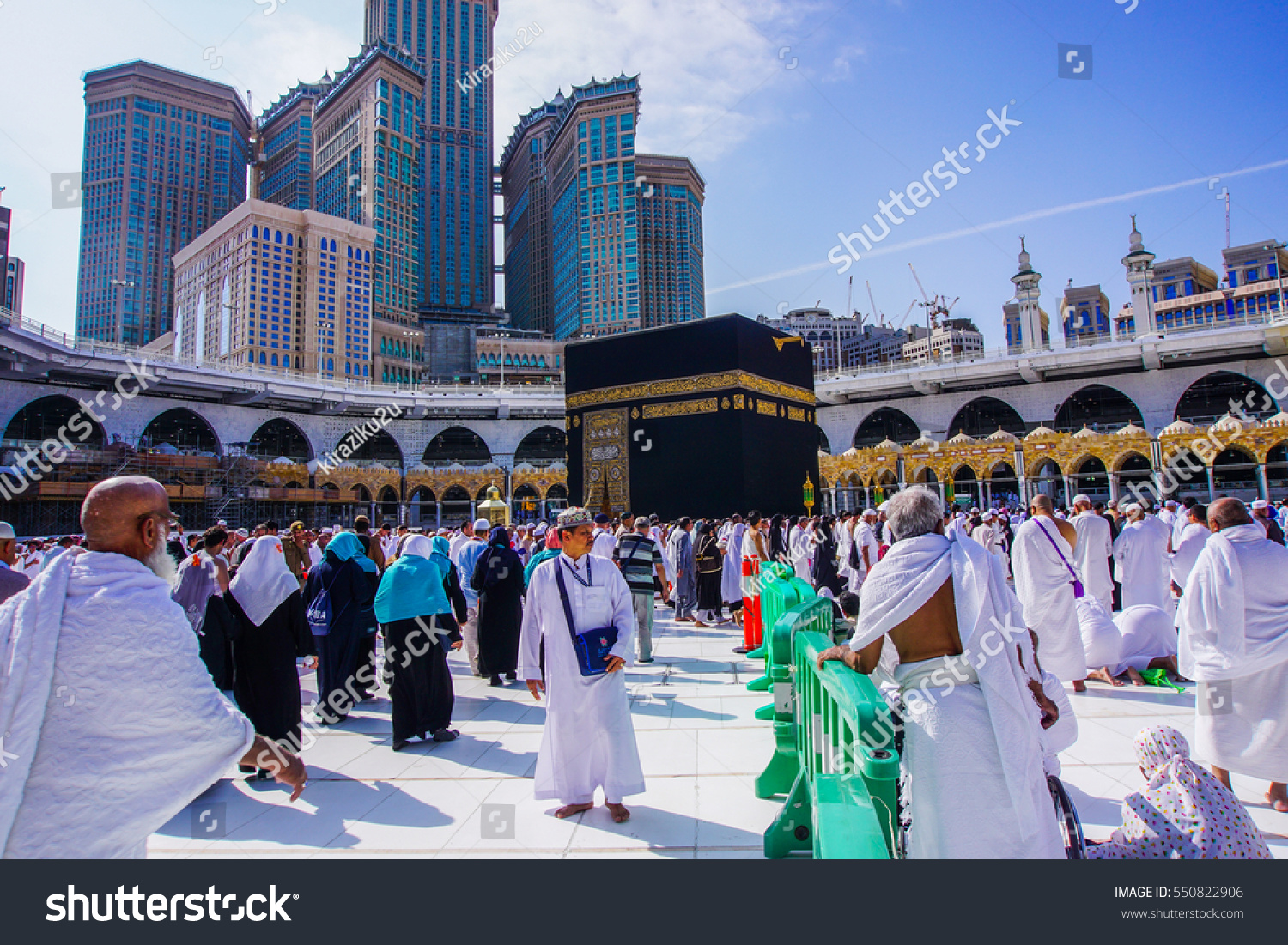 mecca saudi arabia december 5 2016 stock photo 550822906 mecca saudi arabia december 5 2016 stock photo 550822906