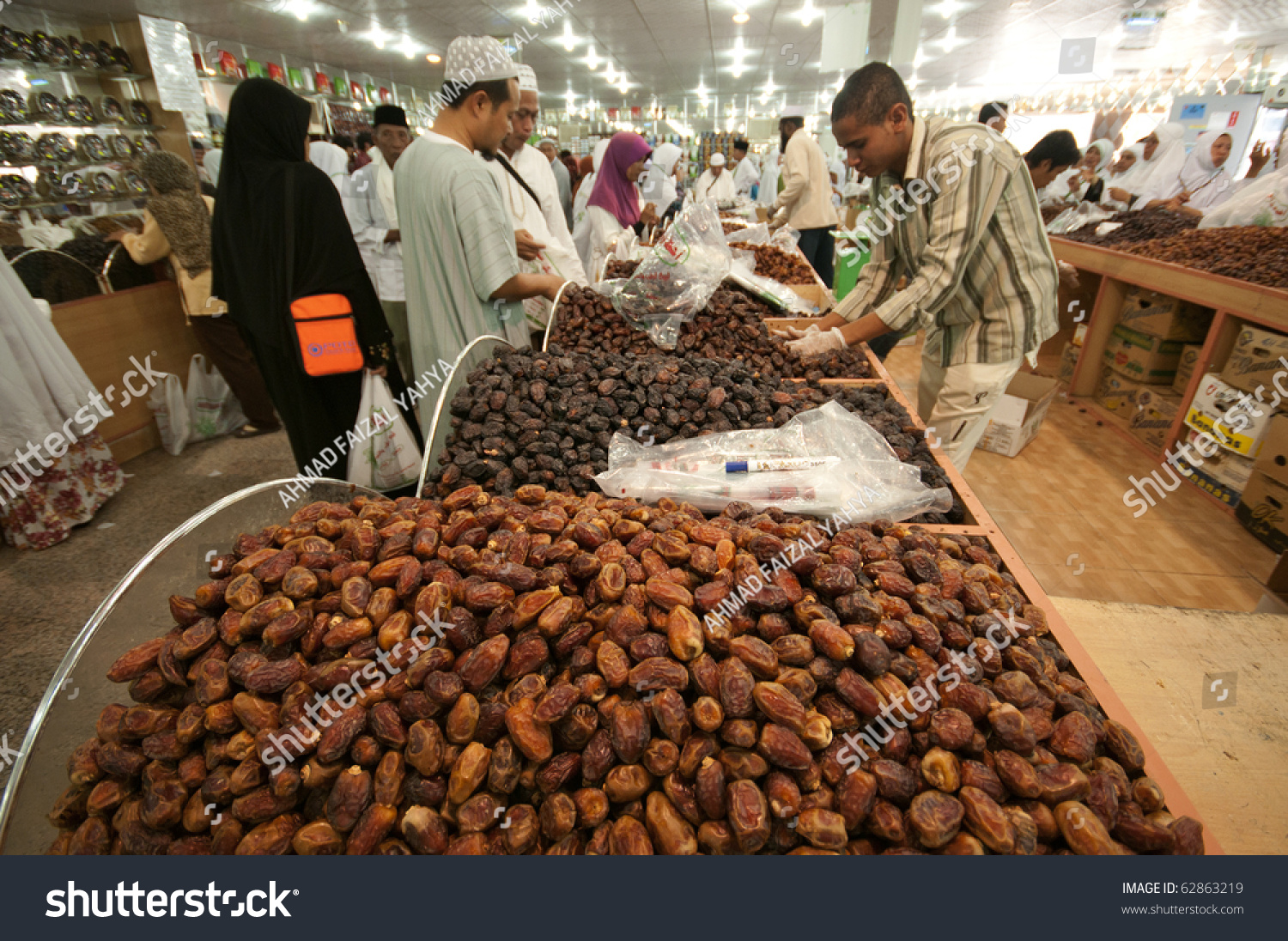 Medina Saudi Arabia April 21 Arabs Stock Photo 62863219 - Shutterstock