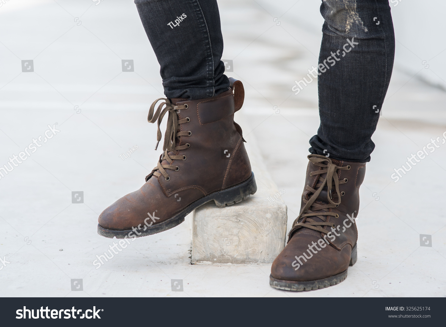 black jeans tan boots men