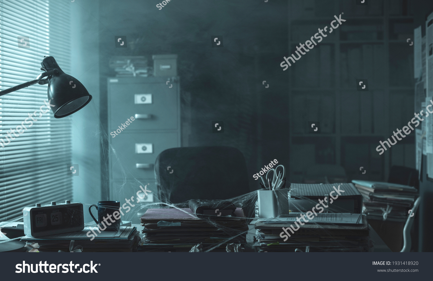 121,297 Dirty office Images, Stock Photos & Vectors | Shutterstock