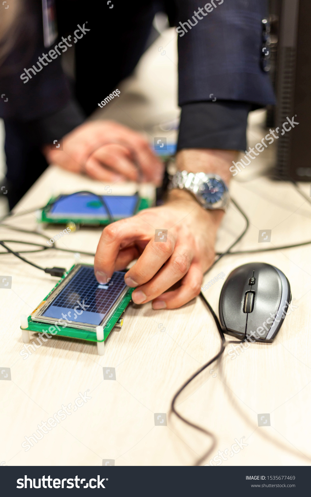 Microcontrollers Human Hand Game Life Micro Stock Photo 1535677469 ...