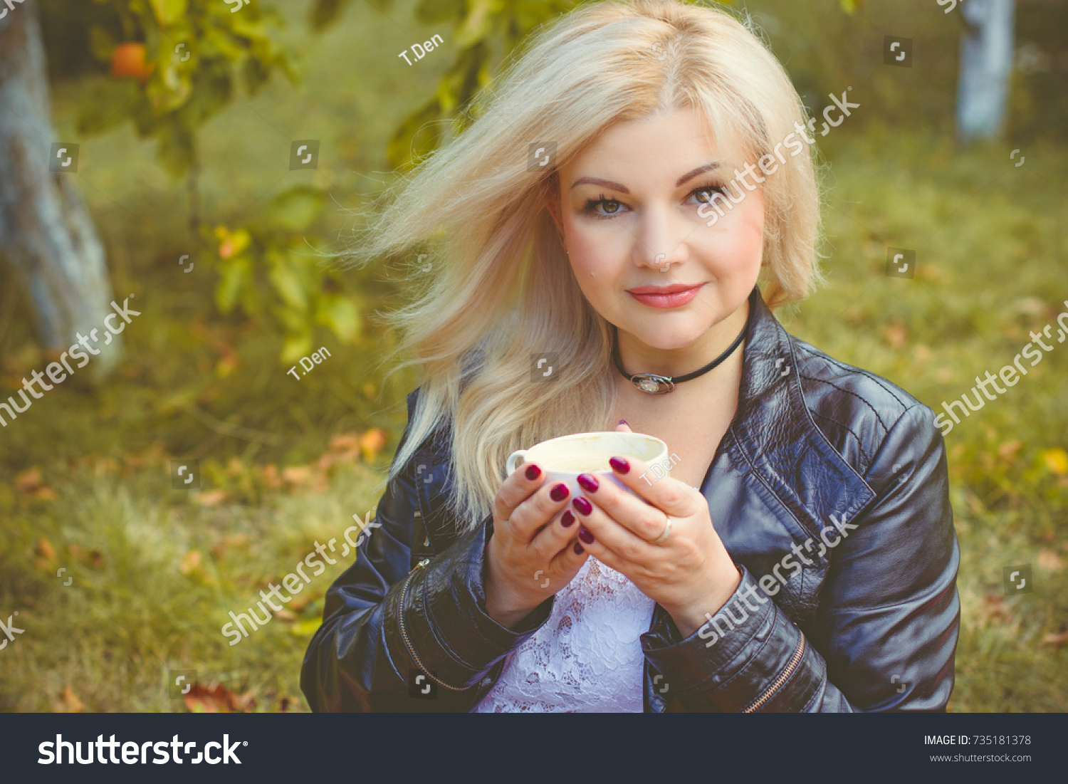 Middle Age Stylish Blonde Hair Pretty Stock Photo Edit Now 735181378
