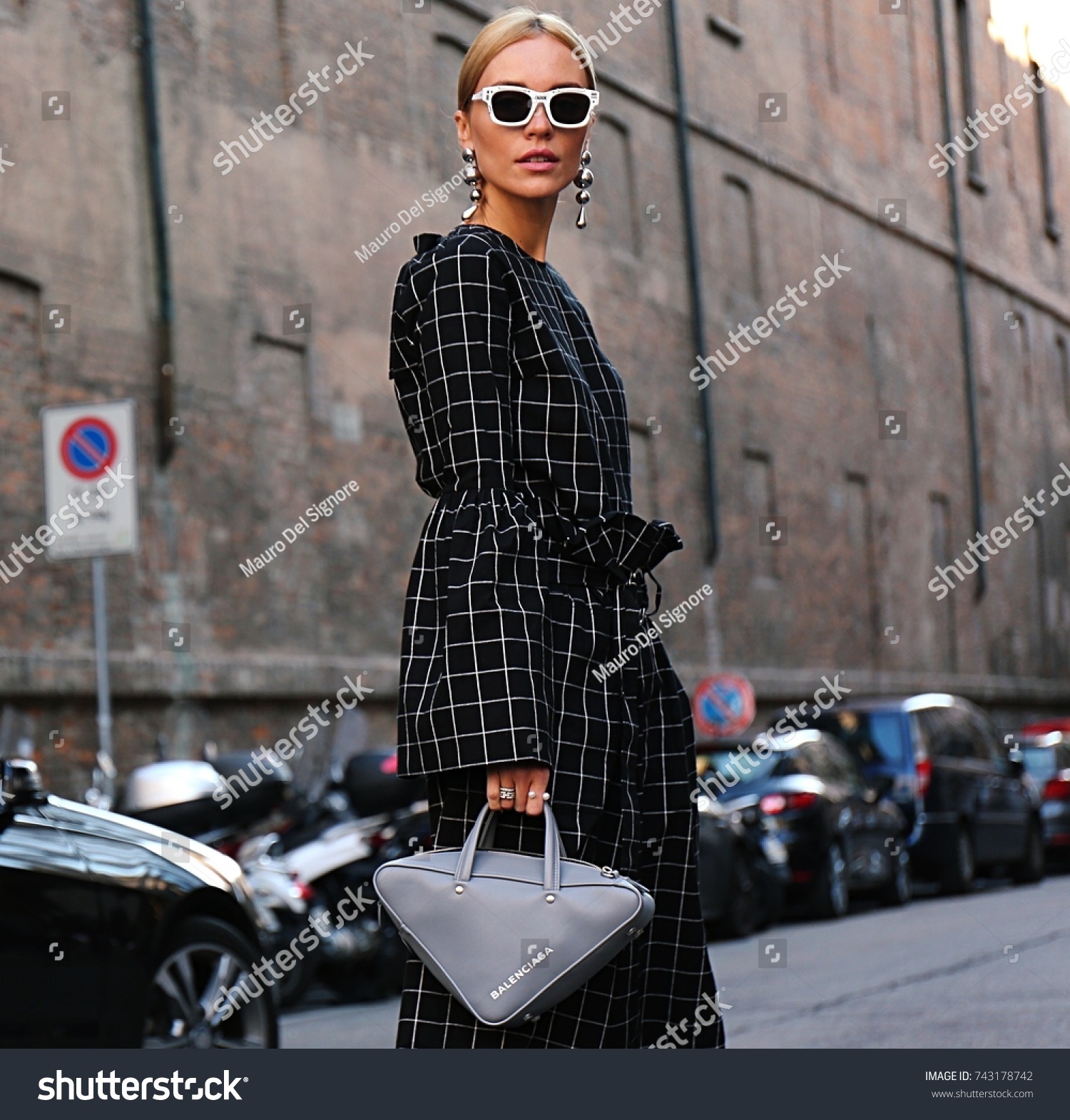 661,216 Fashion week Images, Stock Photos & Vectors | Shutterstock