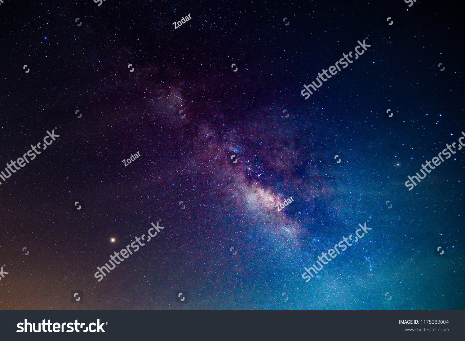 天の川 銀河 暗い空に宇宙 の写真素材 今すぐ編集