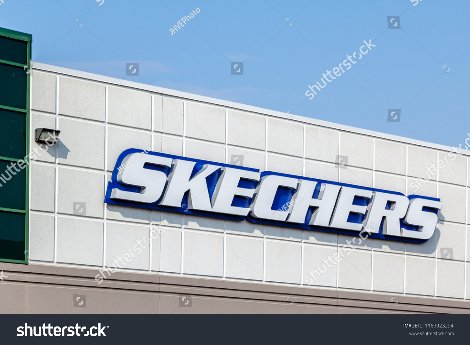 skechers head office canada