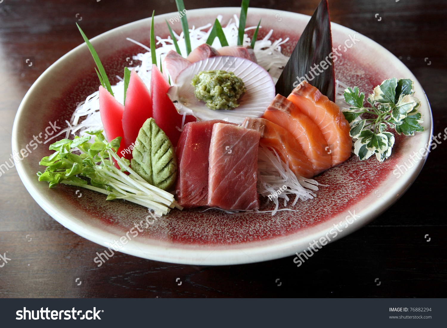 Mix Sashimi : Tuna Sashimi - Maguro (Fresh Raw Tuna) On Daikon (White ...