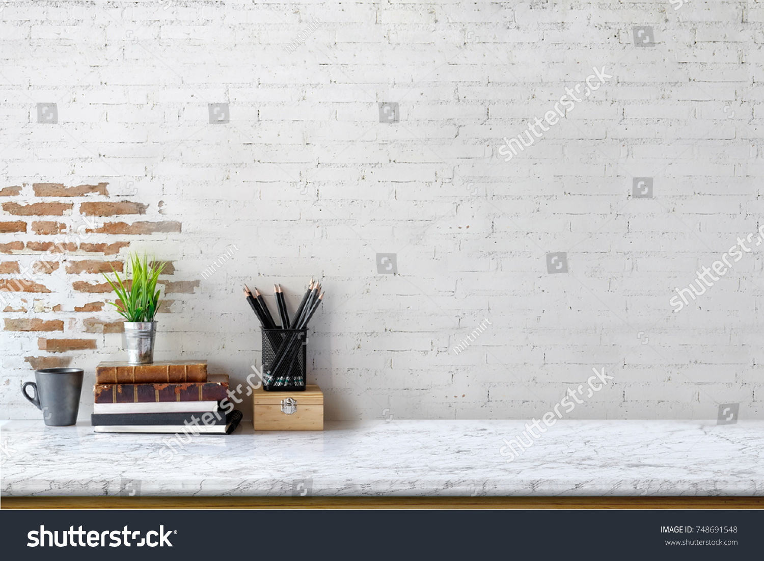 40,787 Minimalist office desk Images, Stock Photos & Vectors | Shutterstock