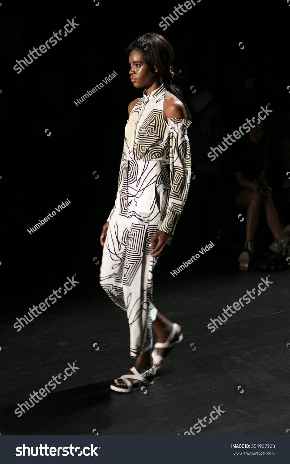 Watch NY Fashion Week 09: Betsey Johnson SpringSummer2010 video Watch NY Fashion Week 09: Betsey Johnson SpringSummer2010 video