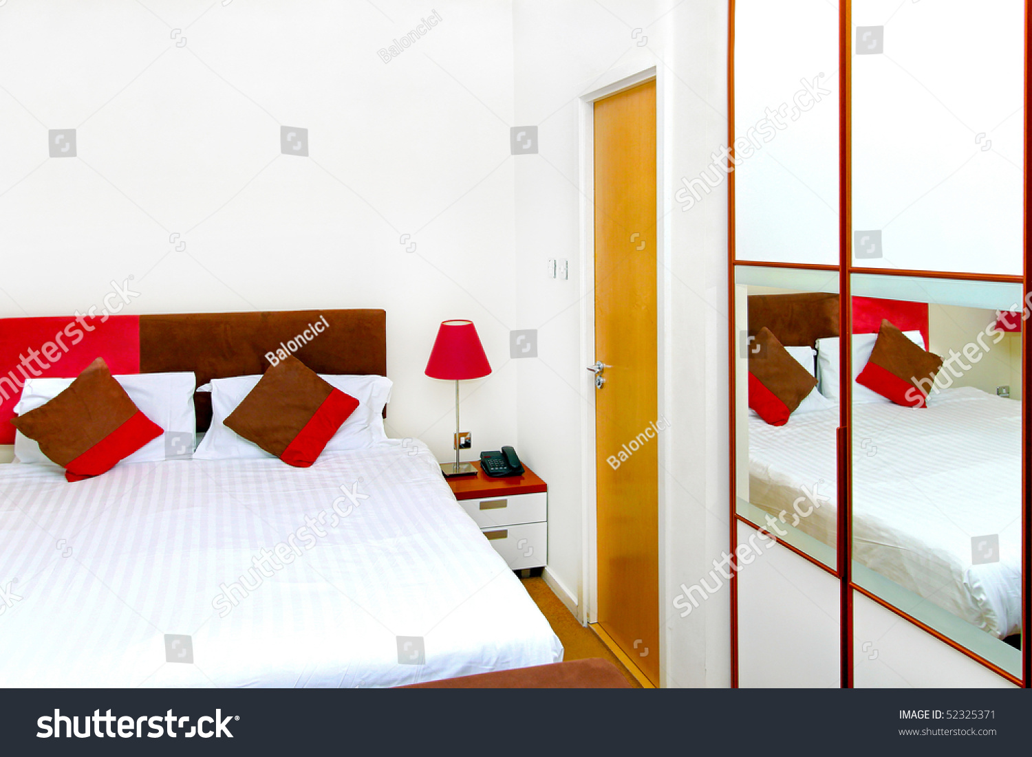 Modern Hotel Bedroom Big Mirror Wardrobe Transportation