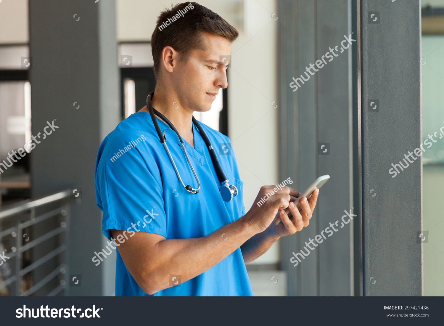 11,416 Care worker phone Stock Photos, Images & Photography | Shutterstock