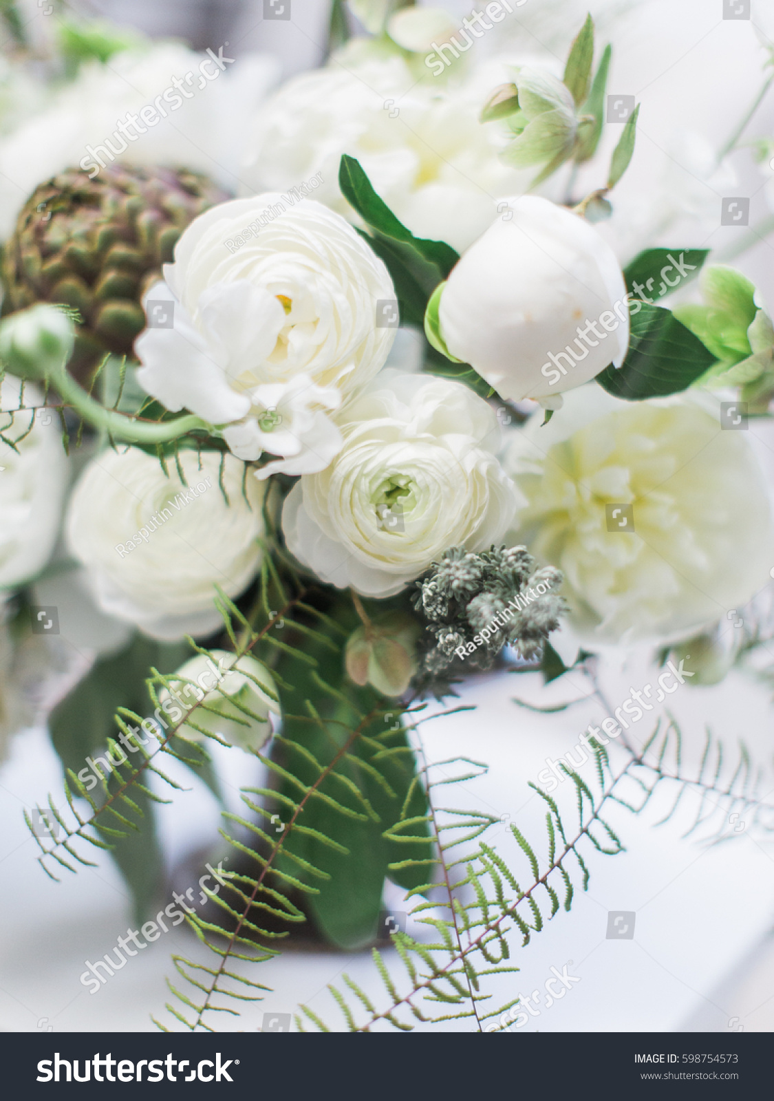 Modern Wedding White Flower Bouquet Bride Stock Photo Edit Now 598754573