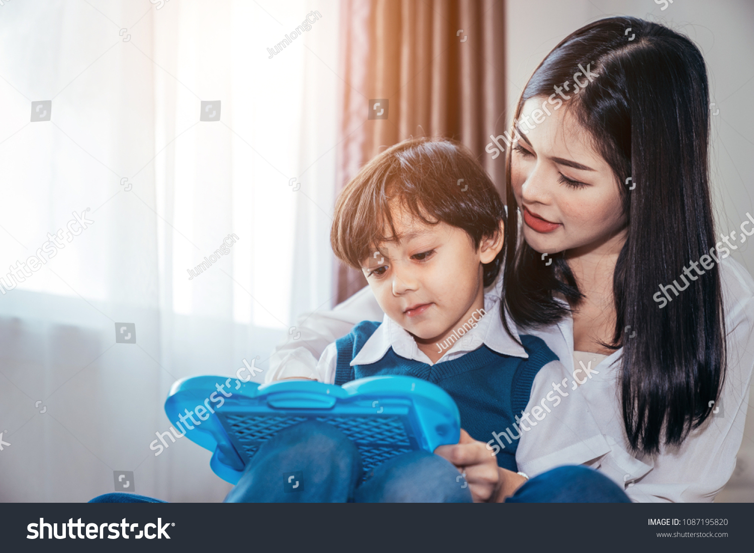 Mom Teaching Her Son Drawing Crayons Stock Photo Shutterstock