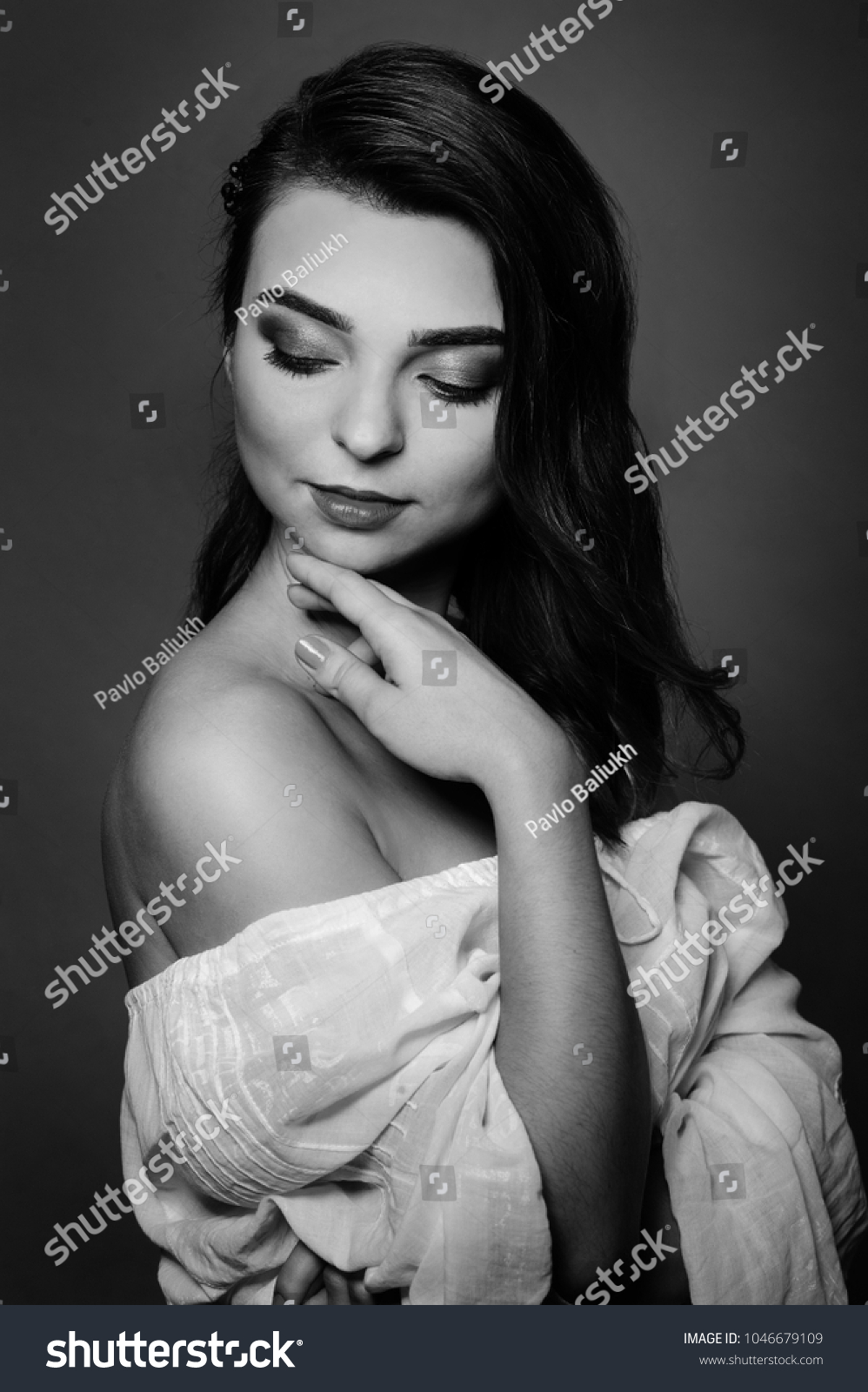Monochrome Portrait Beautiful Girl 스톡 사진 1046679109 Shutterstock 0360
