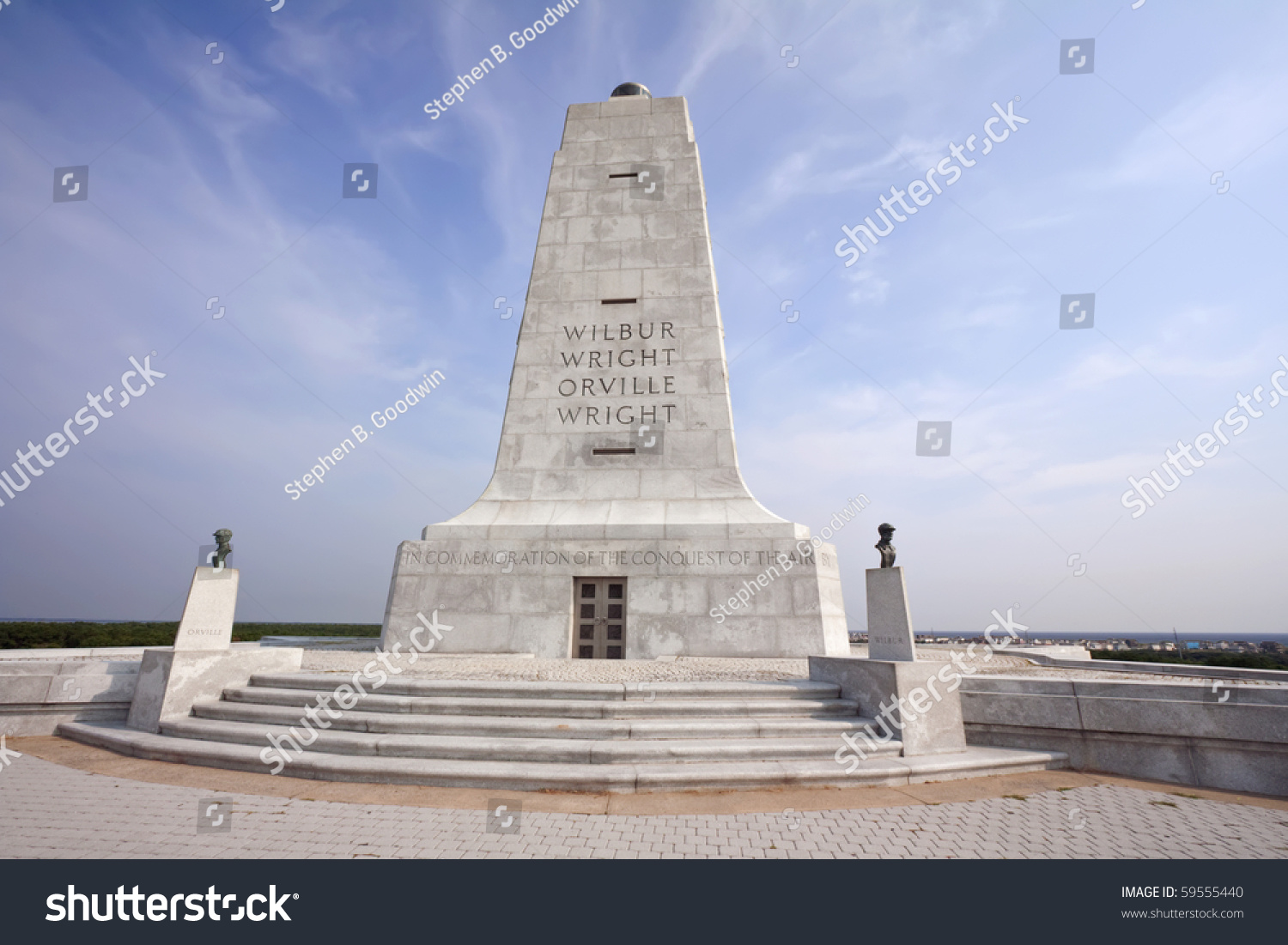 Monument To The First Flight Of The Wright Brothers In Kitty Hawk ...