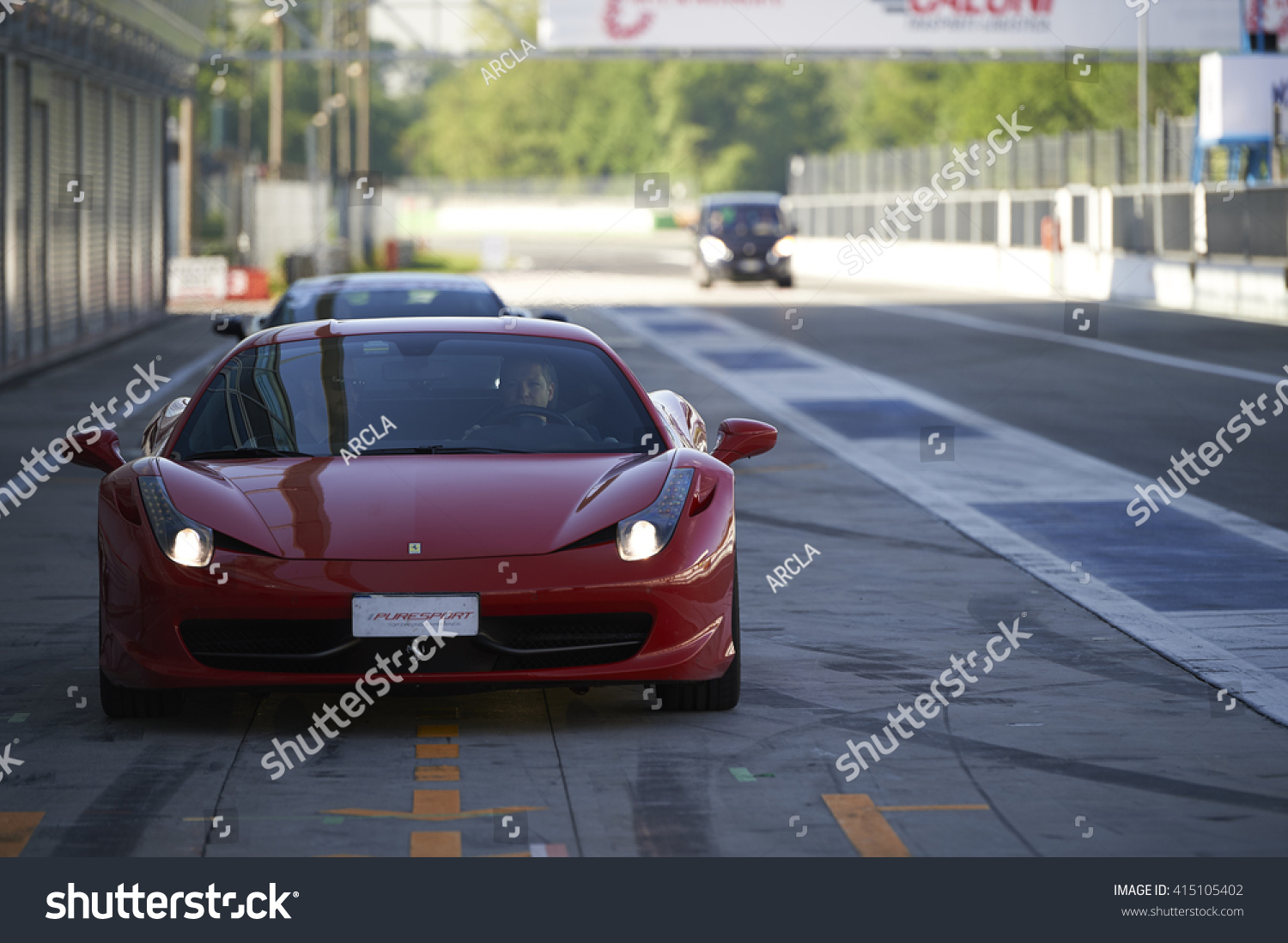 Red Ferrari Enzo On Road Singapore Stock Photo 2778674 | Shutterstock