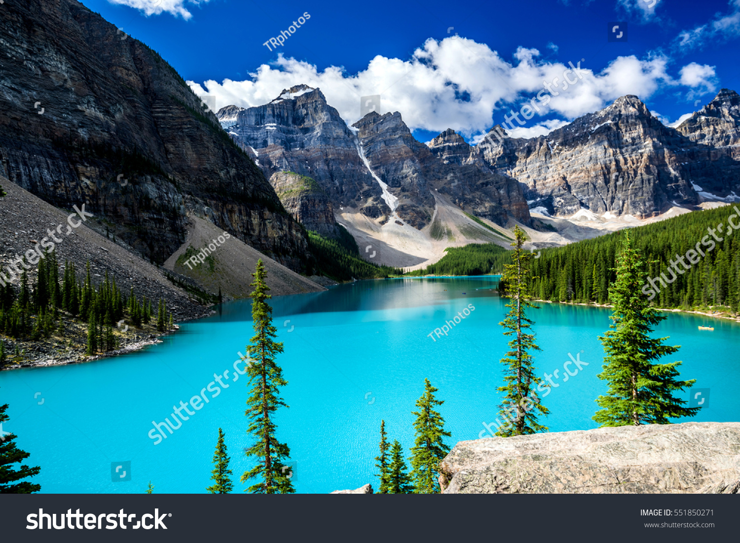 Moraine Lake Banff National Park Alberta Stock Photo 551850271 