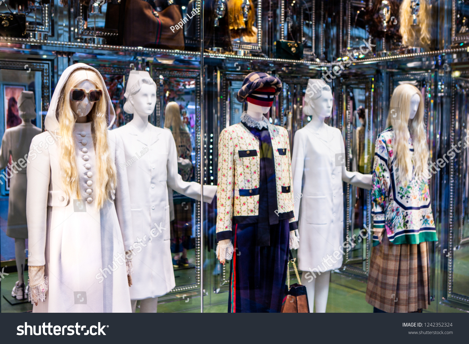 Oscars the after party fashion roundup, Wear to what camping Trend beauty nineties grunge, Korean natural makeup