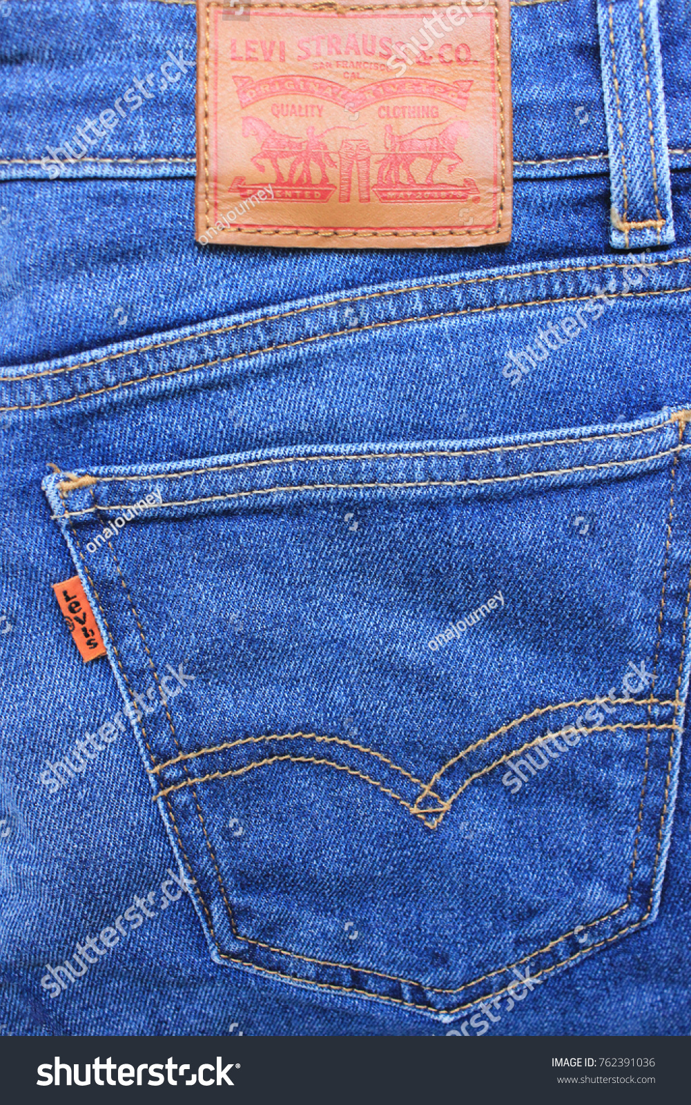 levi's classic blue jeans