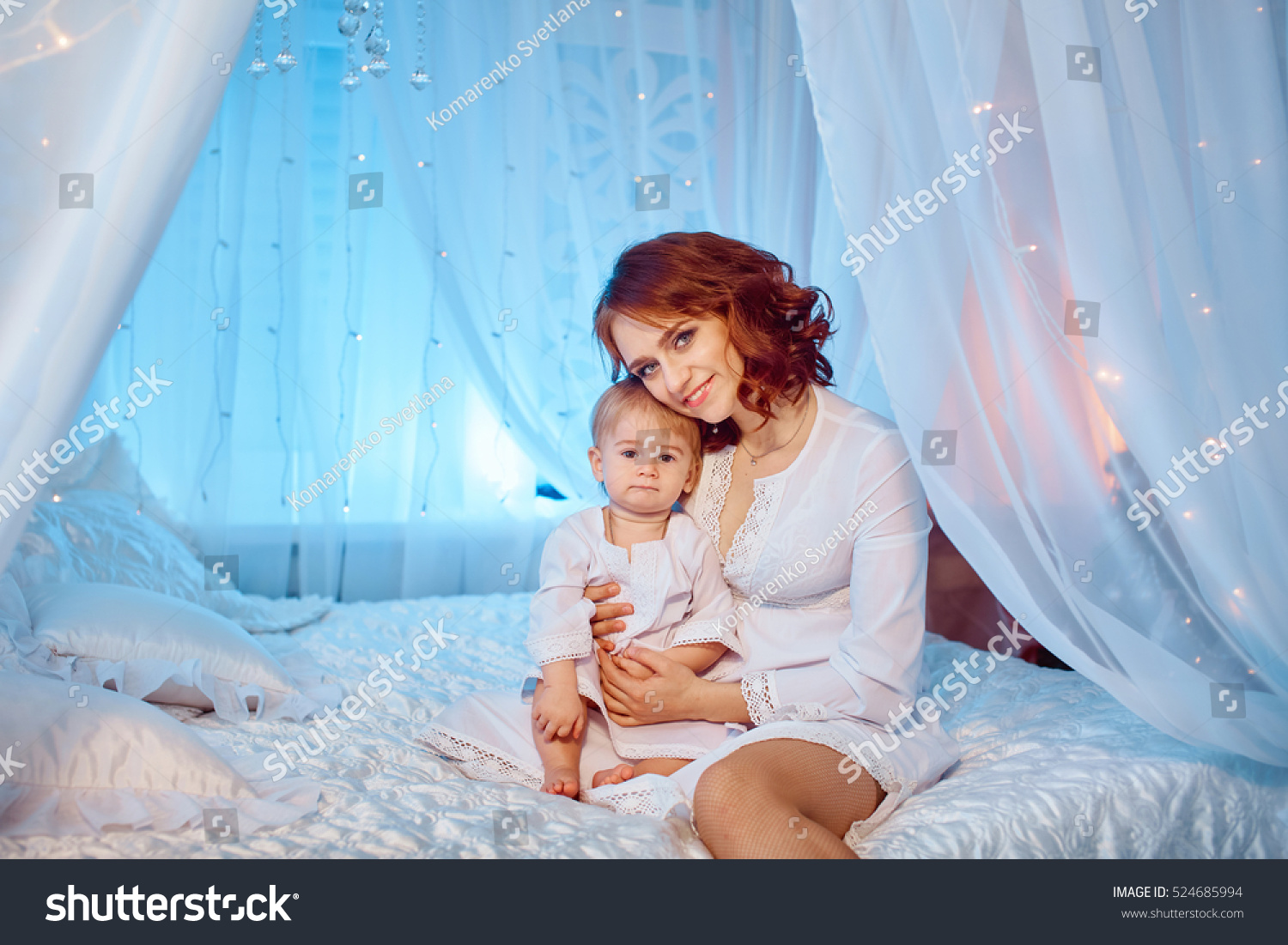 Mother Son Nightie On Bed Stock Photo 524685994 | Shutterstock