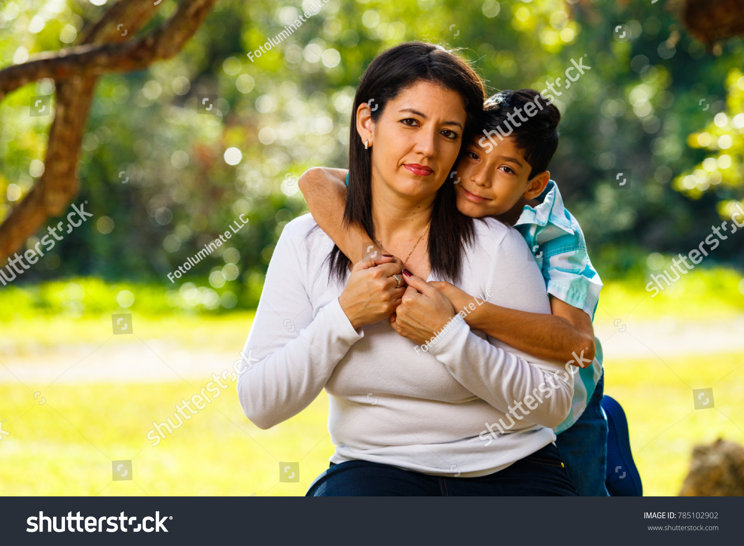 Mother Son Outdoor Lifestyle Portrait Park Foto De Stock Shutterstock