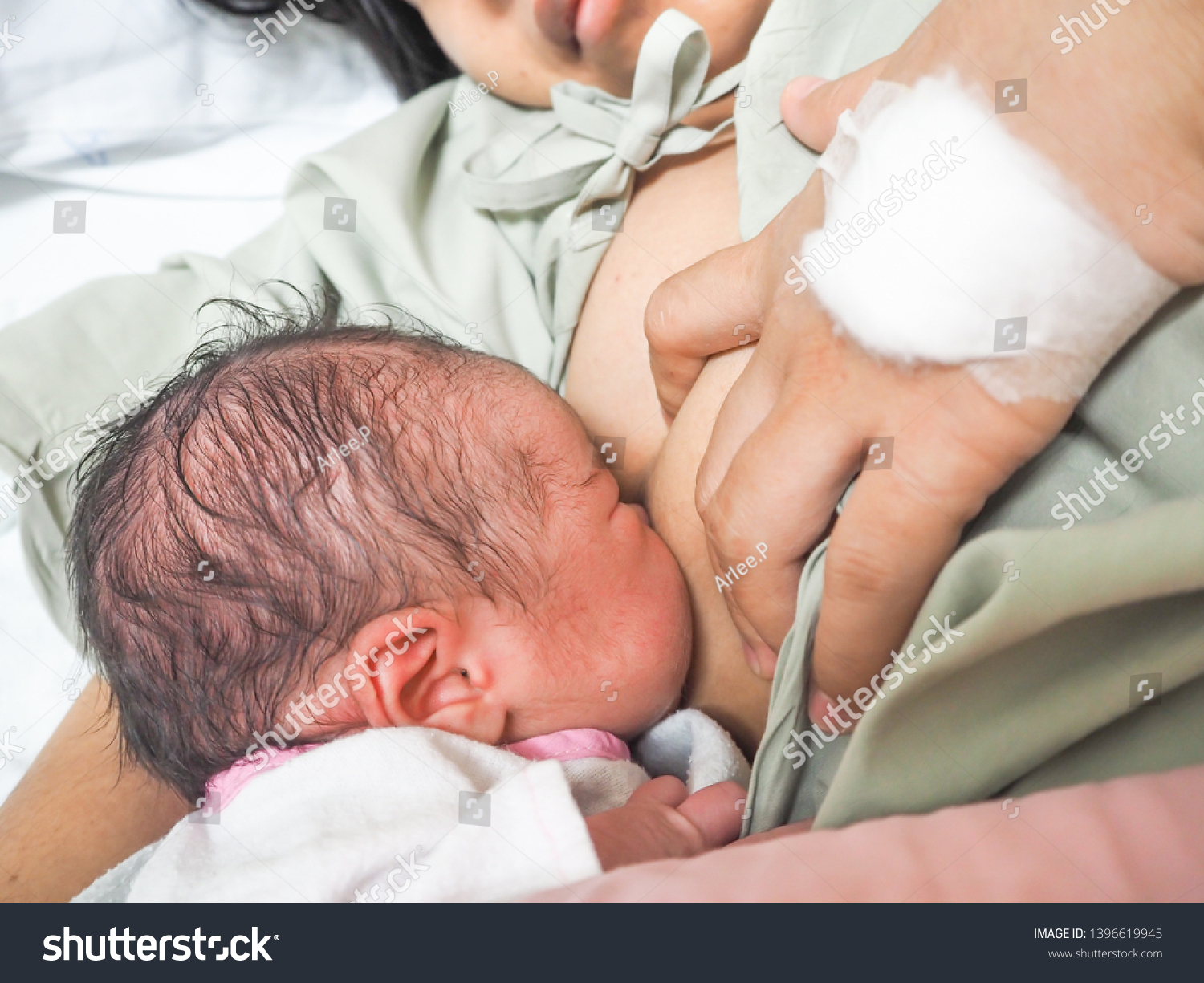 first breastfeeding after birth