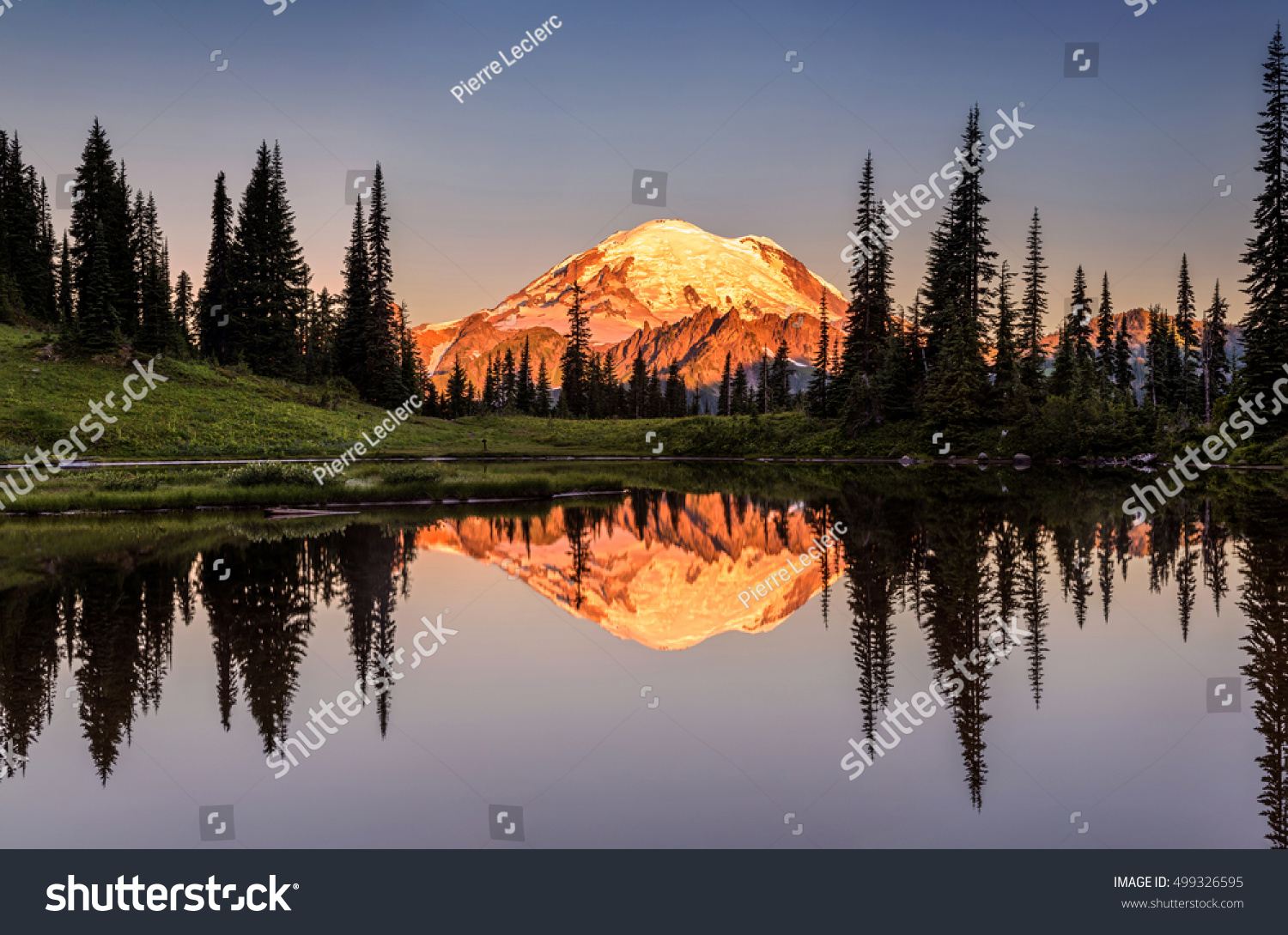 Mount rainier sunrise Images, Stock Photos & Vectors | Shutterstock