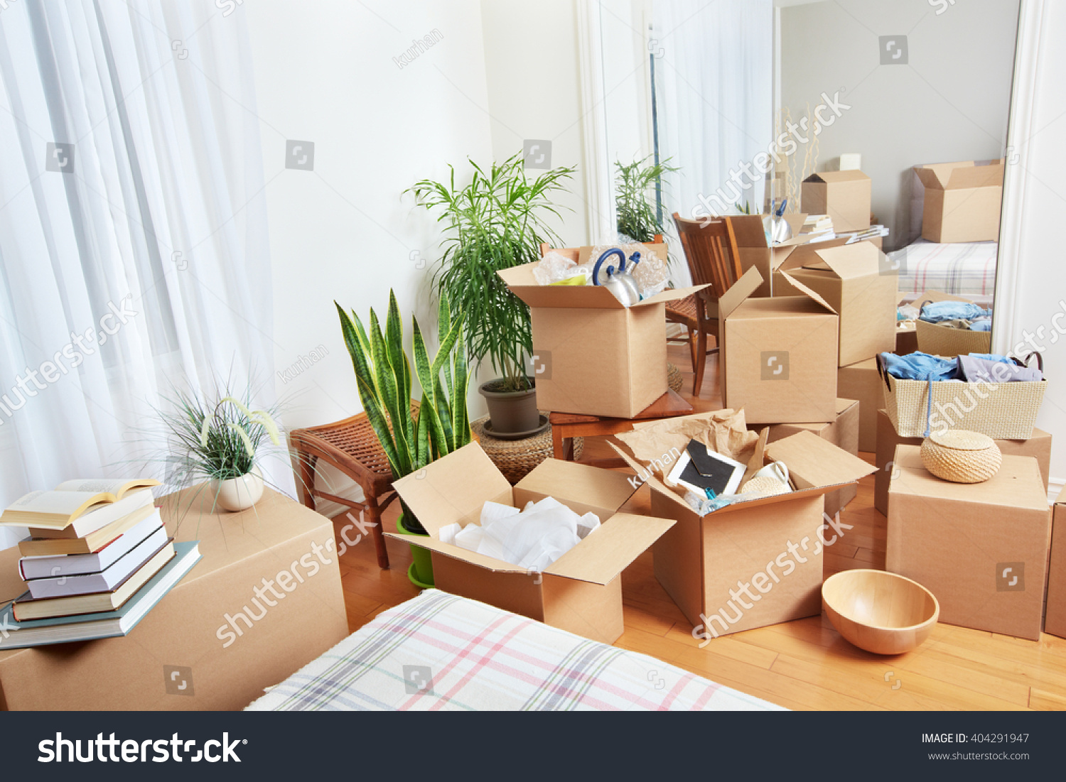 Moving Boxes In New House. 스톡 사진 404291947 : Shutterstock