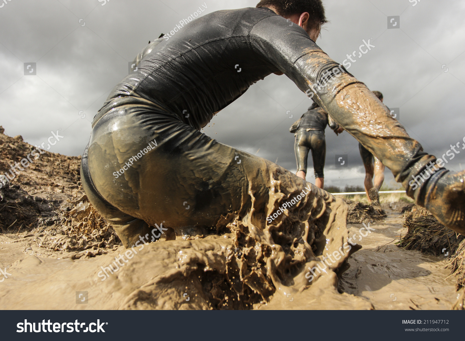 Mud Race Runners Stock Photo 211947712 : Shutterstock