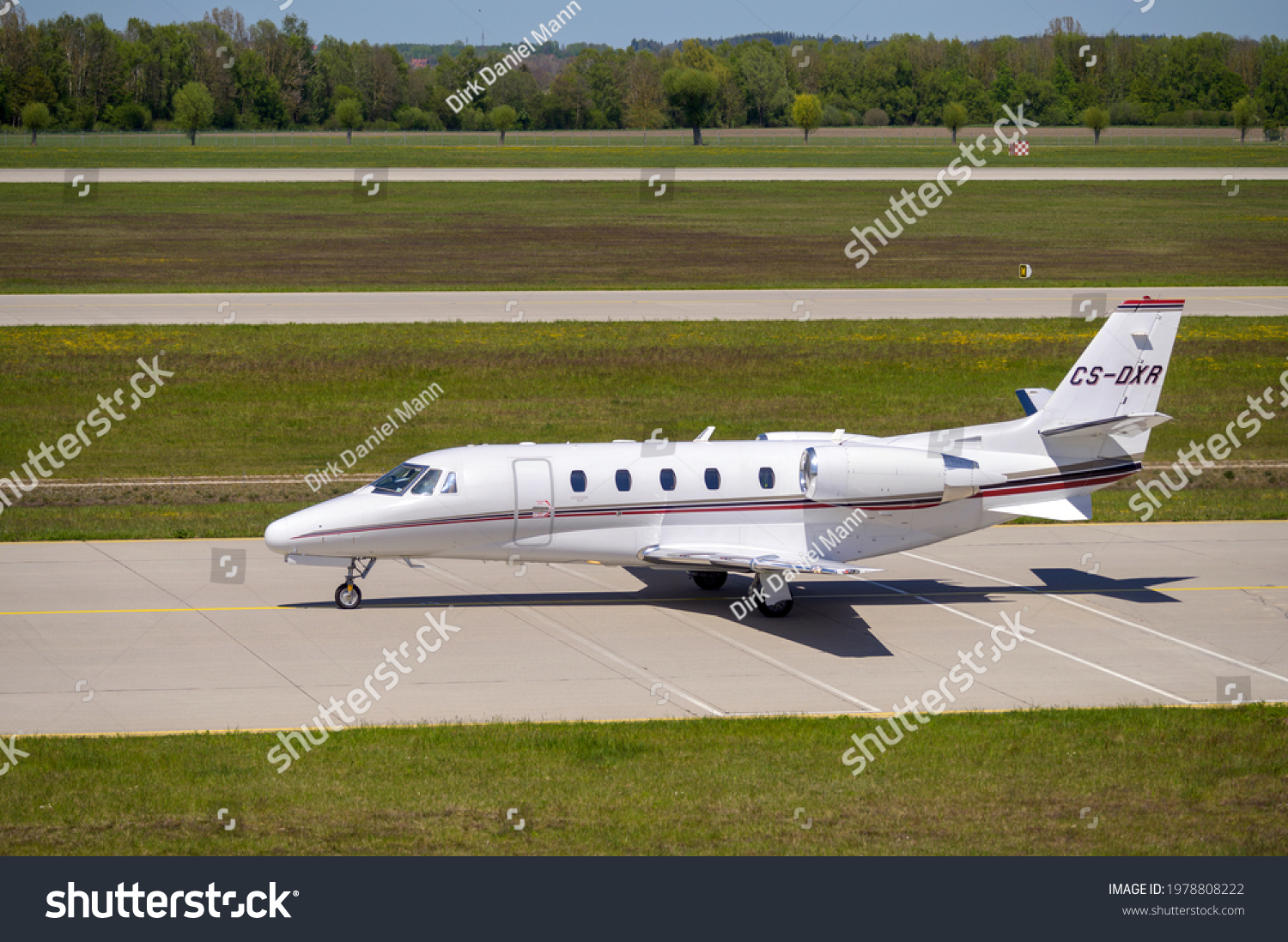 24 Cessna 560xls Images Stock Photos Vectors Shutterstock