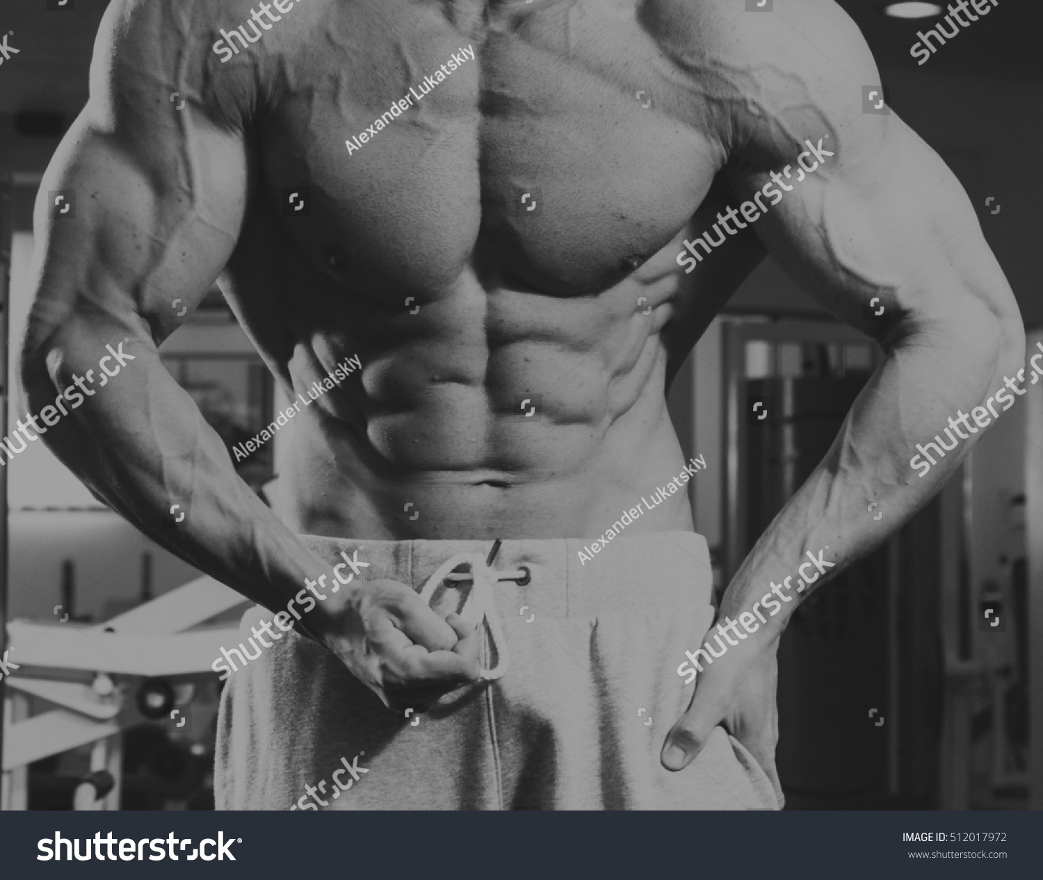 Muscular Athletic Bodybuilder Fitness Model Posing Foto Stok Shutterstock