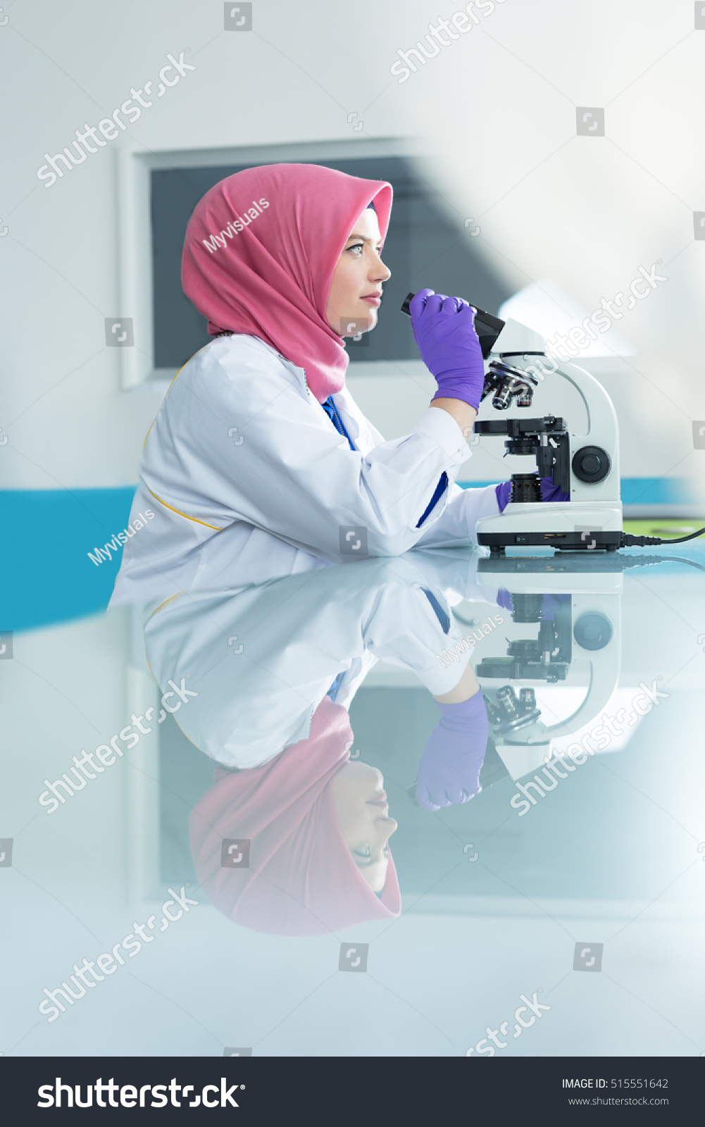 Muslim Lab Worker Hijab Researcher Doing Stock Photo 515551642 ...