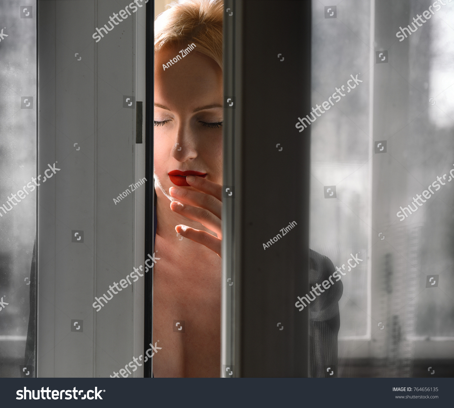 Girl Opens Door Naked