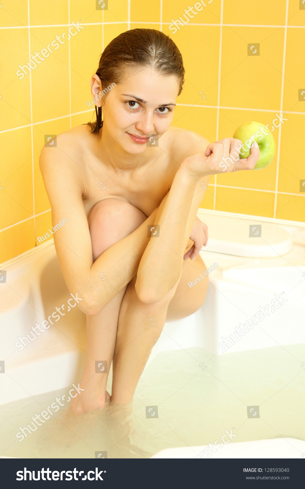 naked girl with apple
