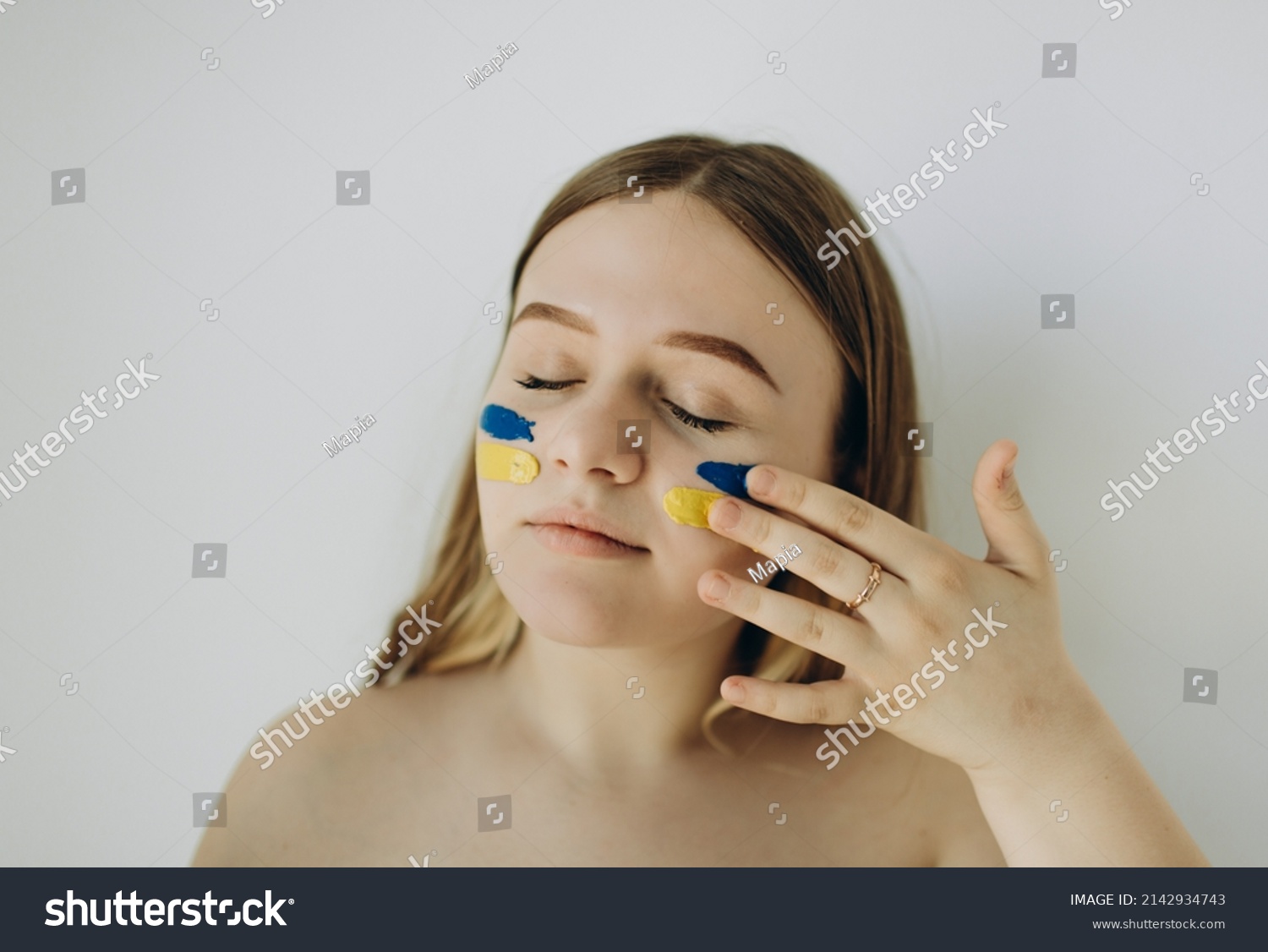 Retrato Desnudo De Una Chica En Foto De Stock Shutterstock