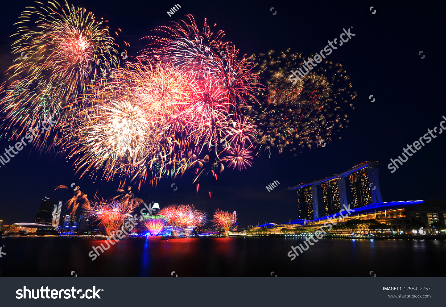 National Day Celebration Singapore Multi Fireworks库存照片1258422757