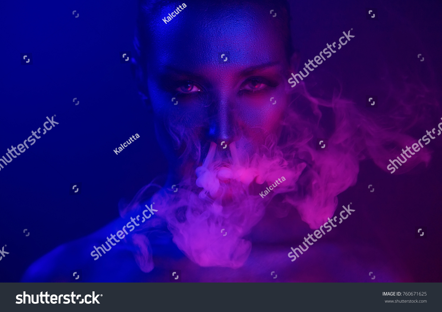 15 934 Imágenes De Sexy Girl Smoking Cigarette Imágenes Fotos Y Vectores De Stock Shutterstock