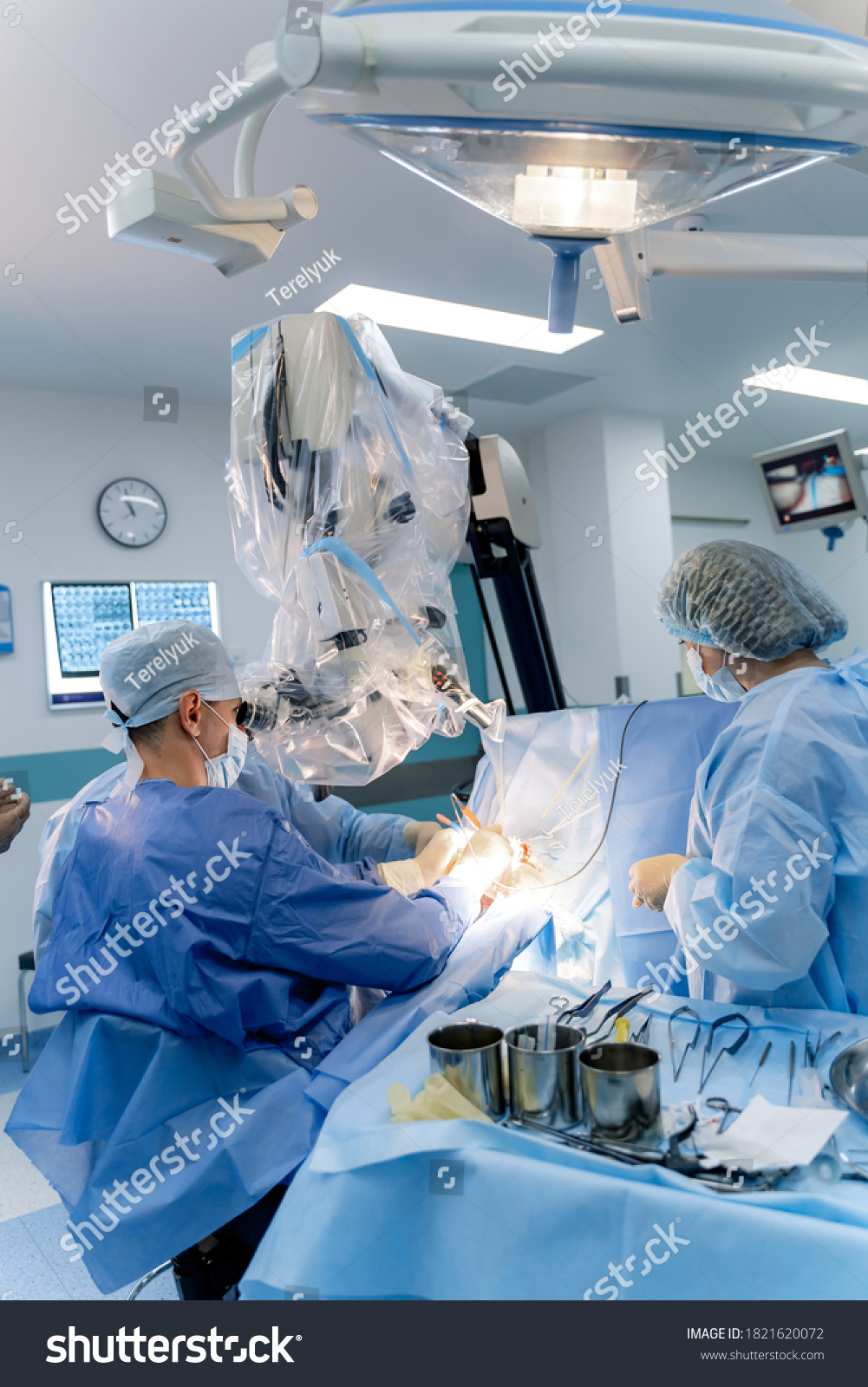 Neurosurgeons Operating Medical Robotic Surgery Machine Stock Photo ...