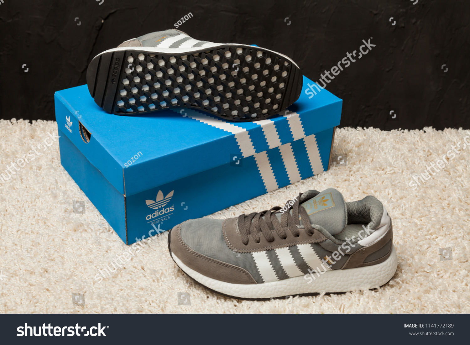 H Kalyterh A3ia Terastio Apo8ema Pwlhsh Adidas Originals Iniki All