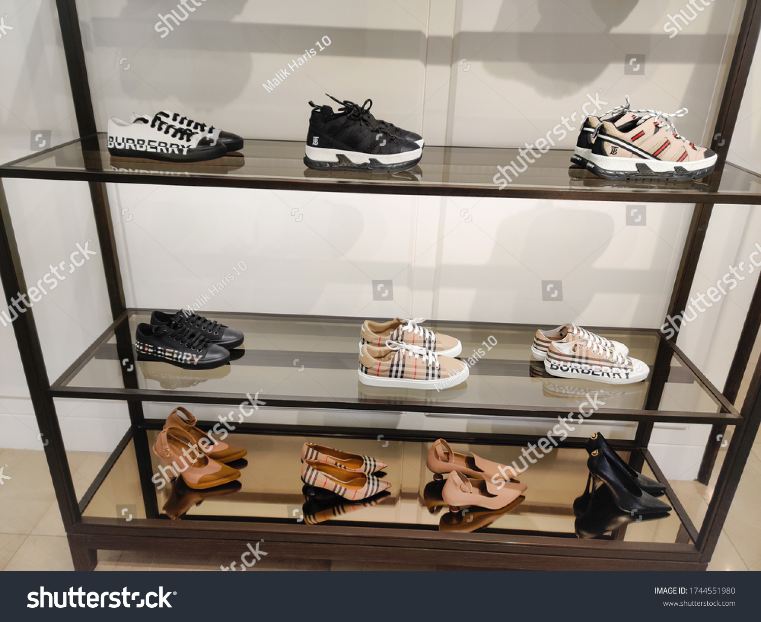 burberry shoes in store