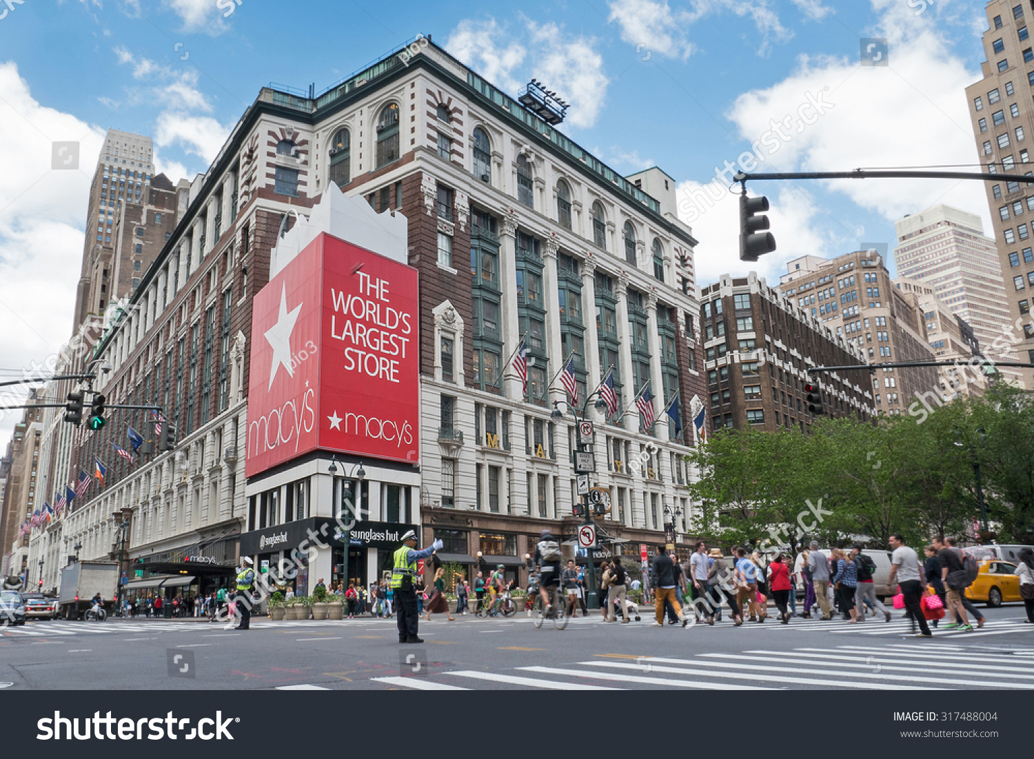 New York City - May 13, 2015: Historic Macy'S Herald Square At 34th ...