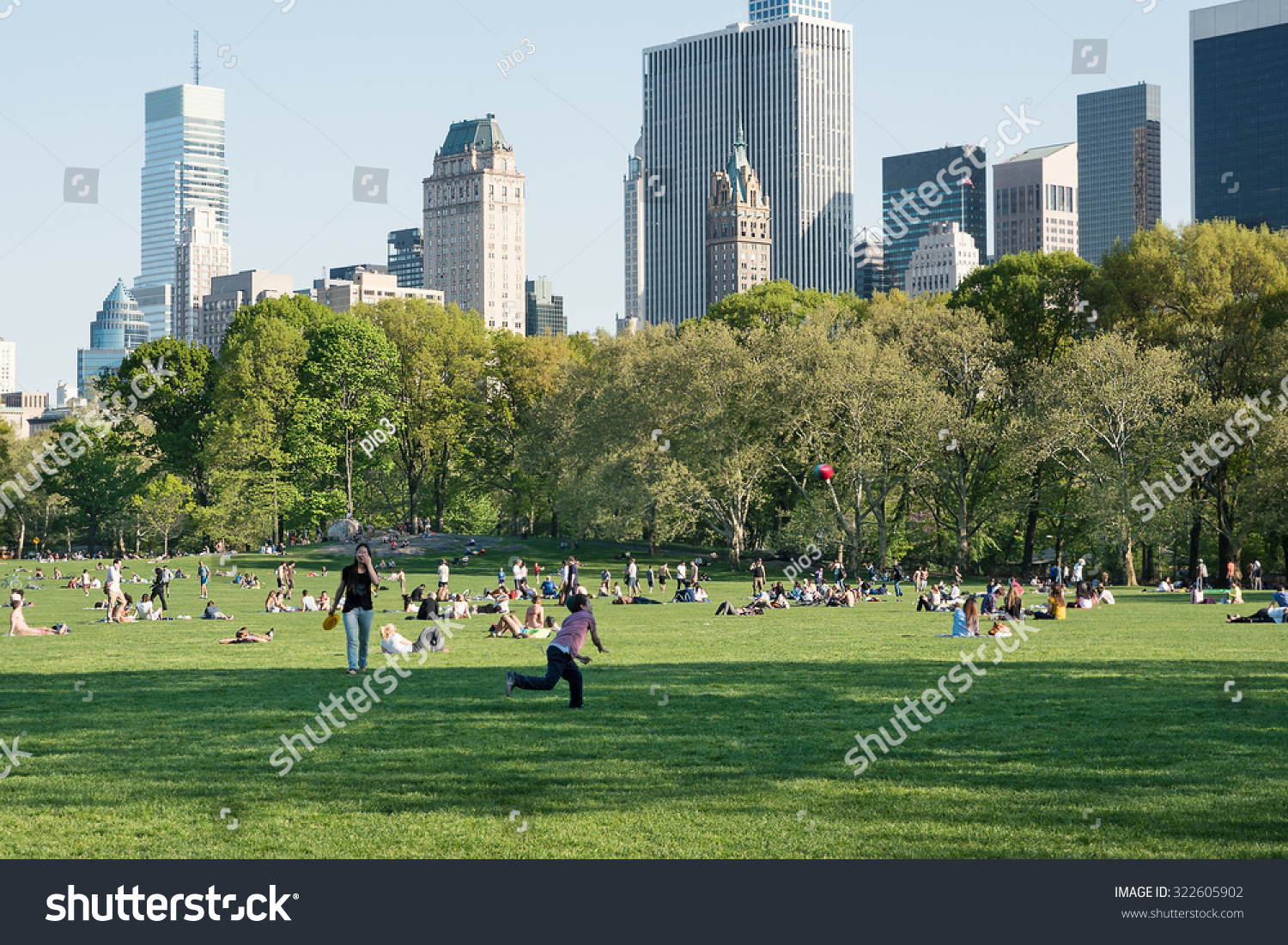 New York City - May 7, 2015: People Enjoying Outdoors Activities In ...