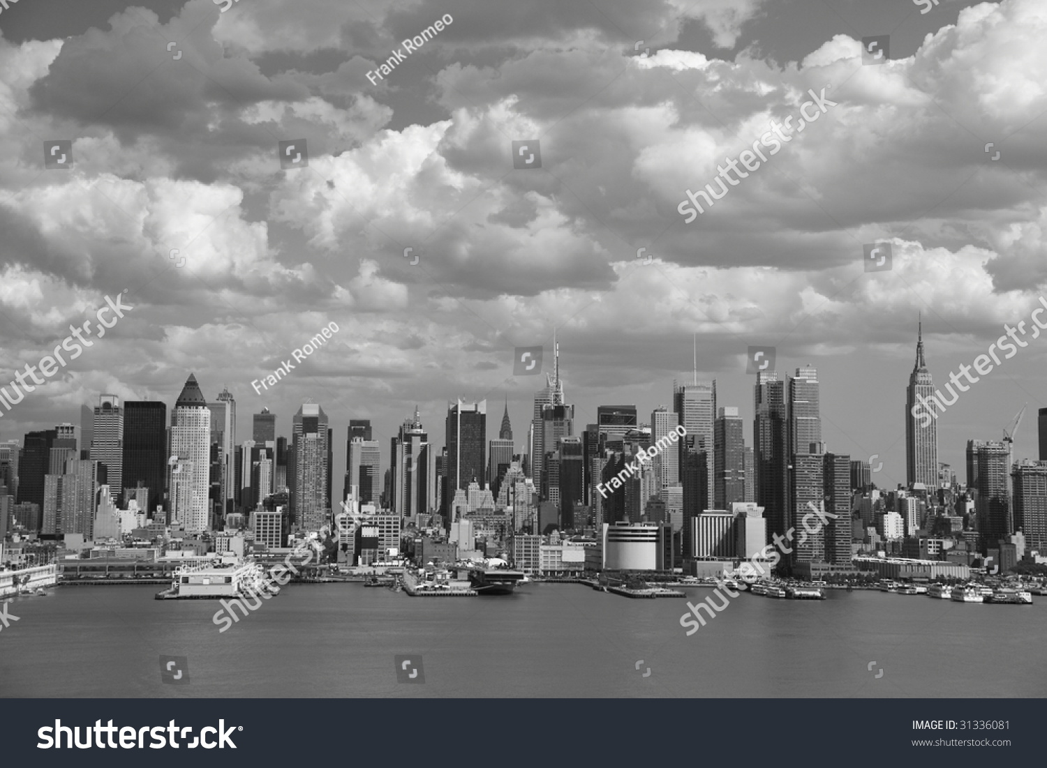 New York City Skyline - Black And White Stock Photo 31336081 : Shutterstock