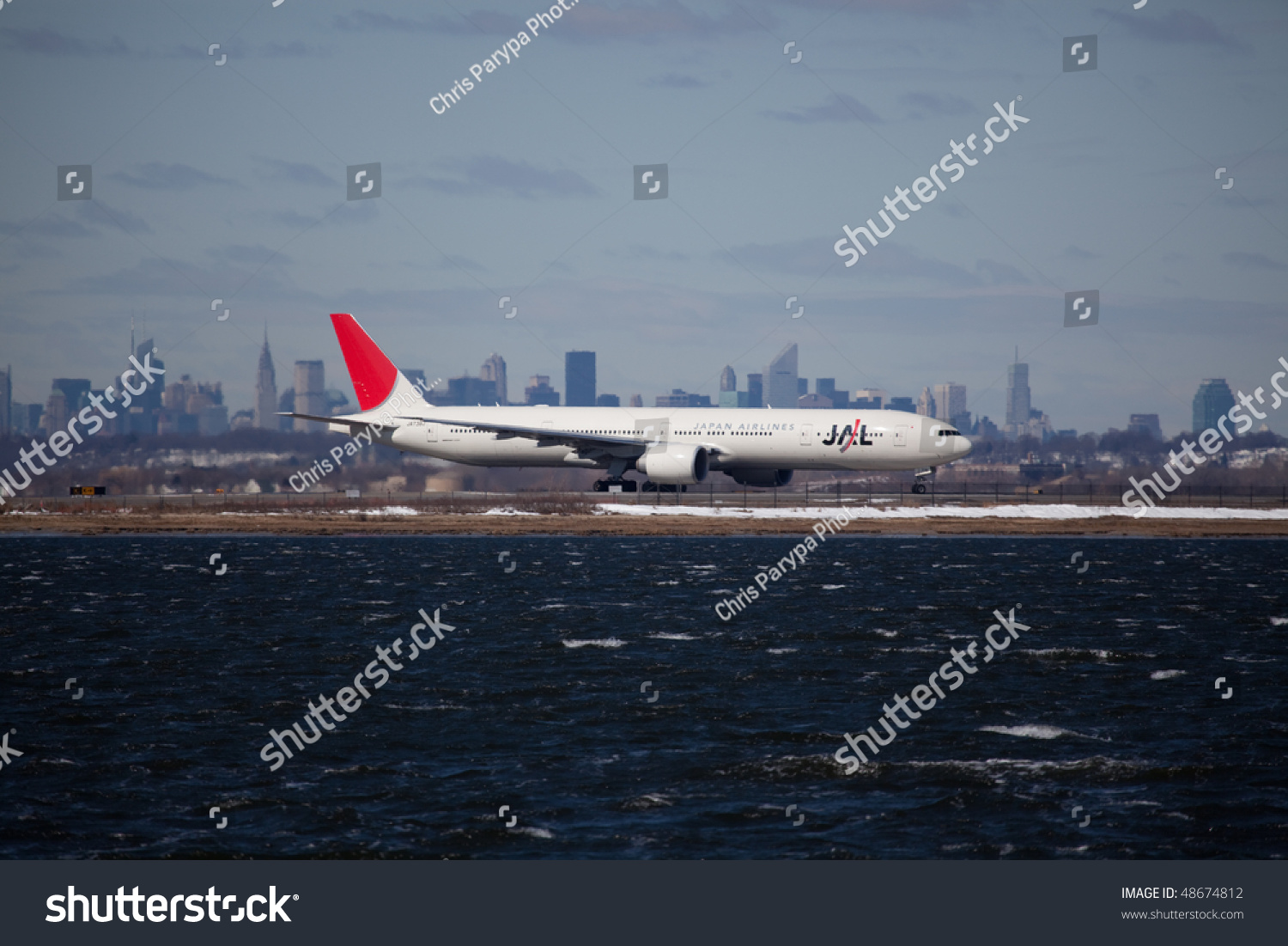 JFK Airport: overview of one of the largest air harbors in New York JFK Airport: overview of one of the largest air harbors in New York